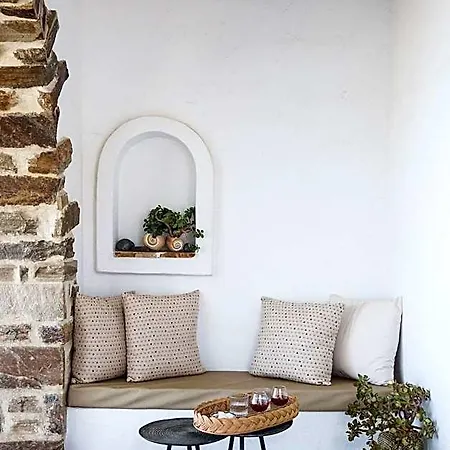 Ostria Naxos City